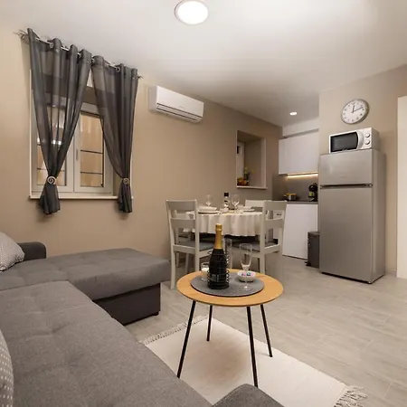 Neptun Apartman *